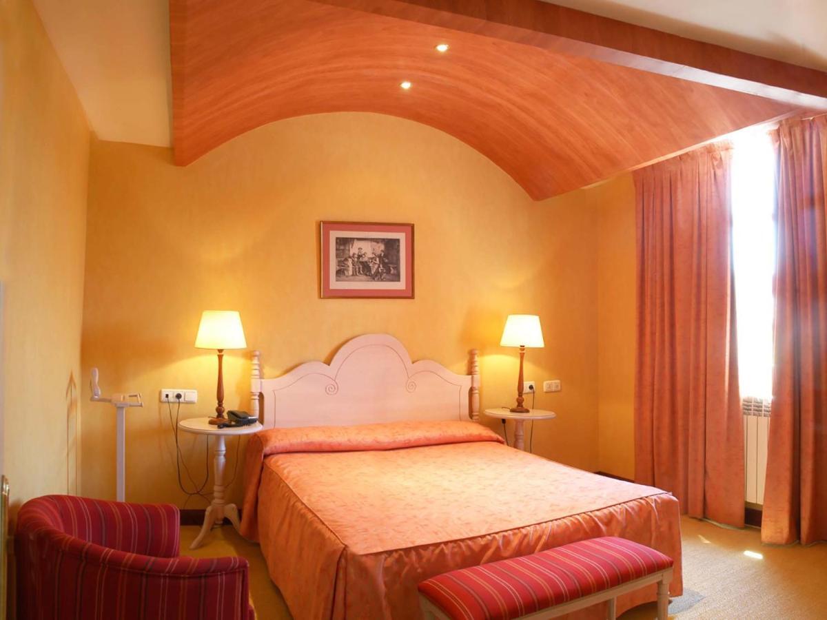 Hotel San Camilo Наваррете Номер фото